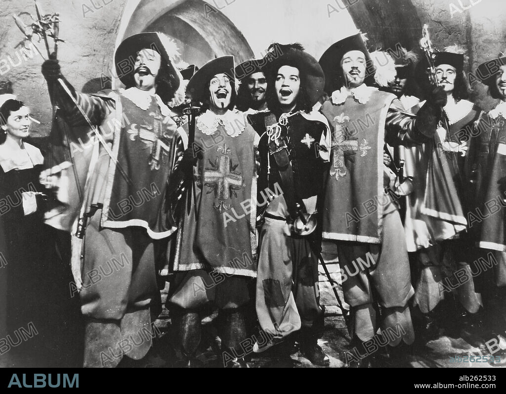 CANTINFLAS en LOS TRES MOSQUETEROS, 1942, dirigida por MIGUEL M. DELGADO. Copyright POSA FILMS, S.A.