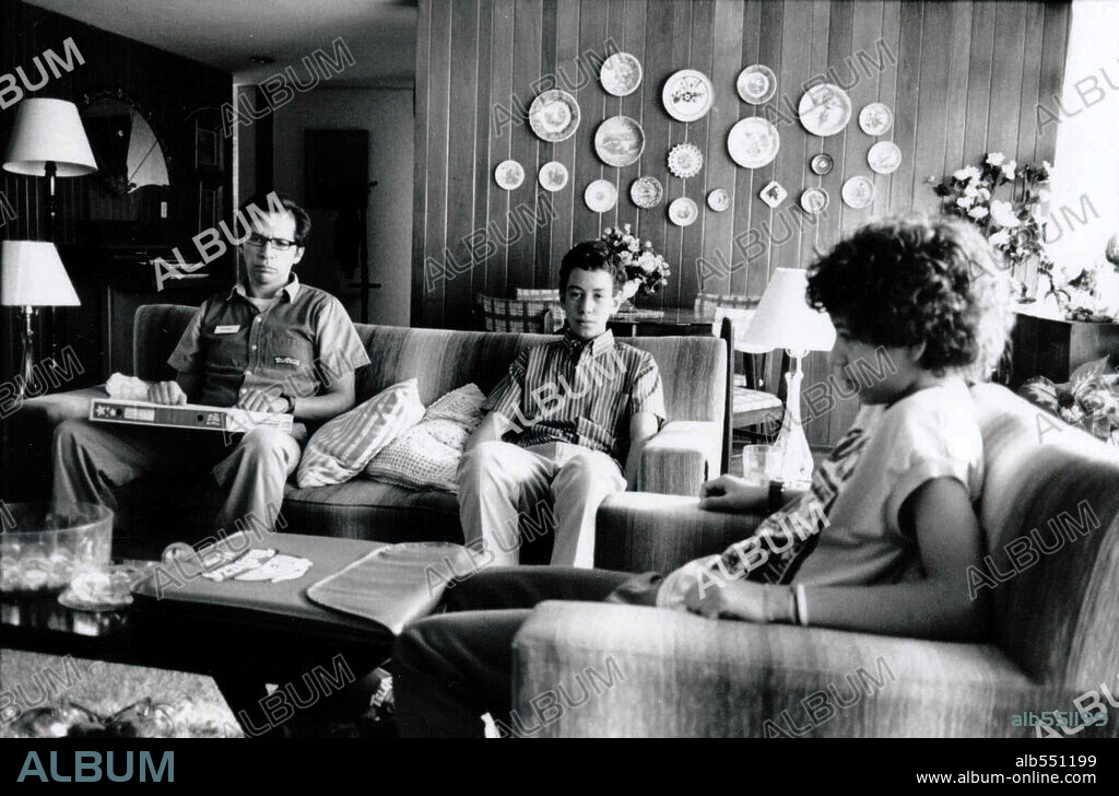 DUCK SEASON, 2004 (TEMPORADA DE PATOS), directed by FERNANDO EIMBCKE. Copyright CINEPANTERA.