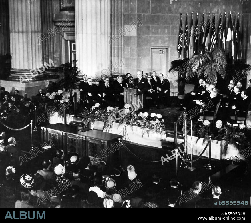 Fondation de l'Otan (Organisation du traité de l'Atlantique Nord), le 4 avril. 1949 à Washington (signature du pacte de l'Otan). Le président américain Truman prononce un discours devant l'assemblée. Photo.