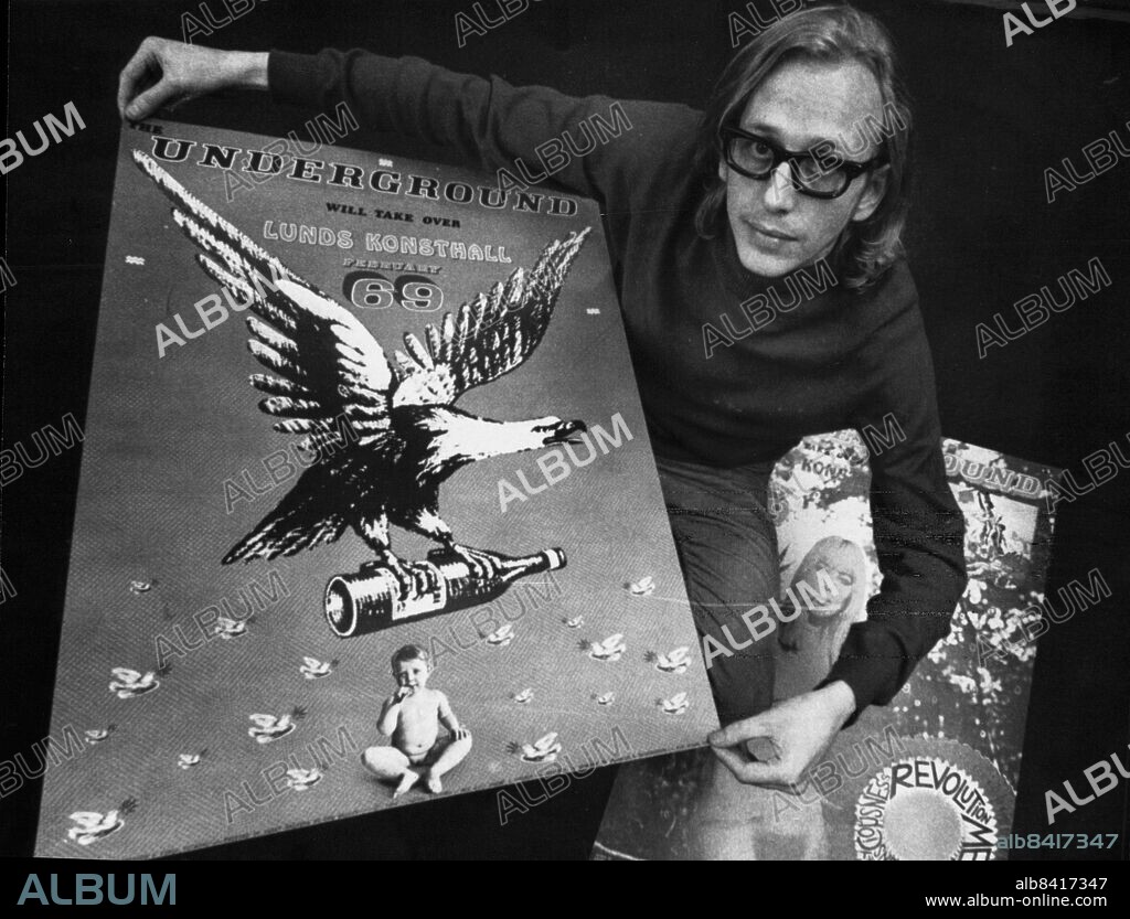 ARKIV LUND 1969 - . Konstnären Sture Johannesson med sin nya affisch till Underground-utställningen i Lunds konsthall. Den första, med haschrökande naken flicka, förbjöds. Foto: Ingvar Andersson Kod: 3 . COPYRIGHT SCANPIX SWEDEN.