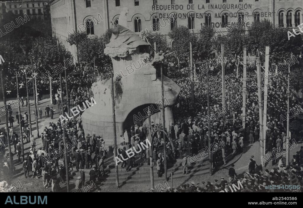 Inauguración del monumento al Doctor Bartomeu Robert, alcalde de Barcelona, en la plaza de la Universidad, el 13 de noviembre de 1910.