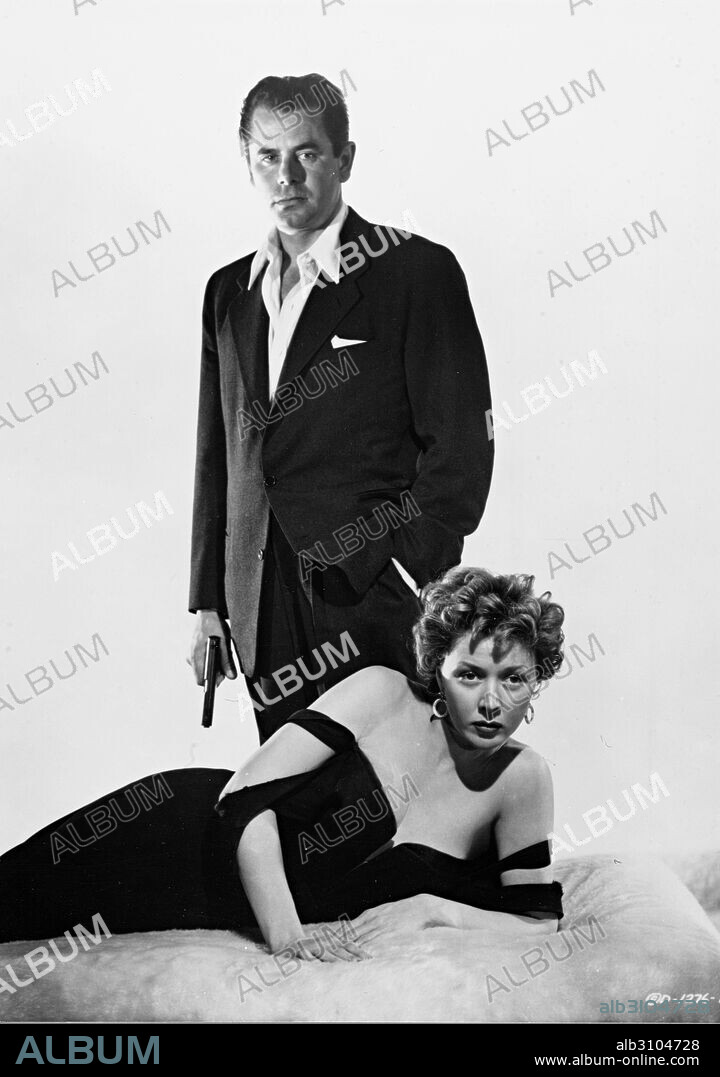 GLENN FORD and GLORIA GRAHAME in THE BIG HEAT, 1953, directed by FRITZ LANG. Copyright COLUMBIA PICTURES.