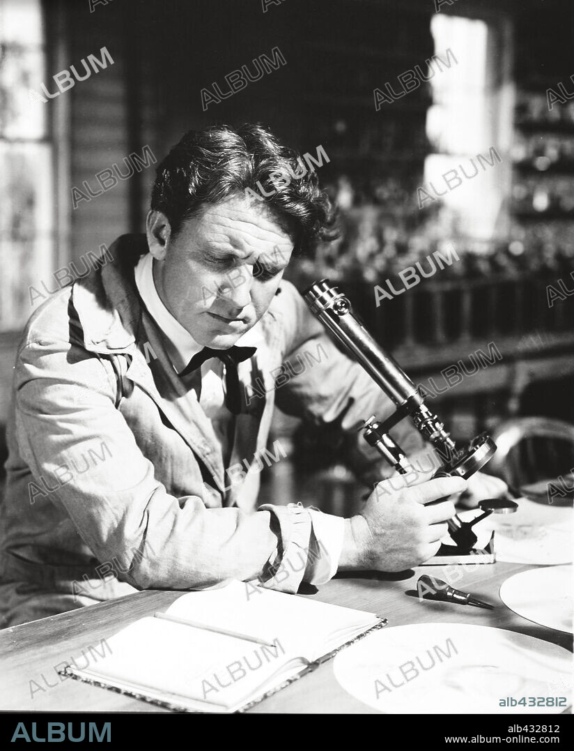 THOMAS ALVA EDISON y TRACY SPENCER. SPENCER TRACY en EDISON, EL HOMBRE, 1940 (EDISON, THE MAN), dirigida por CLARENCE BROWN. Copyright M.G.M.
