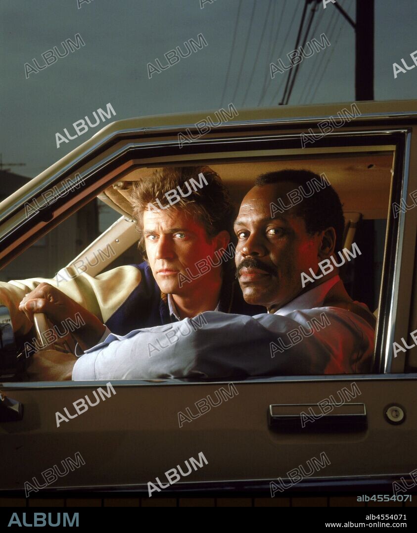 DANNY GLOVER and MEL GIBSON in LETHAL WEAPON 2, 1989, directed by RICHARD DONNER. Copyright WARNER BROTHERS.