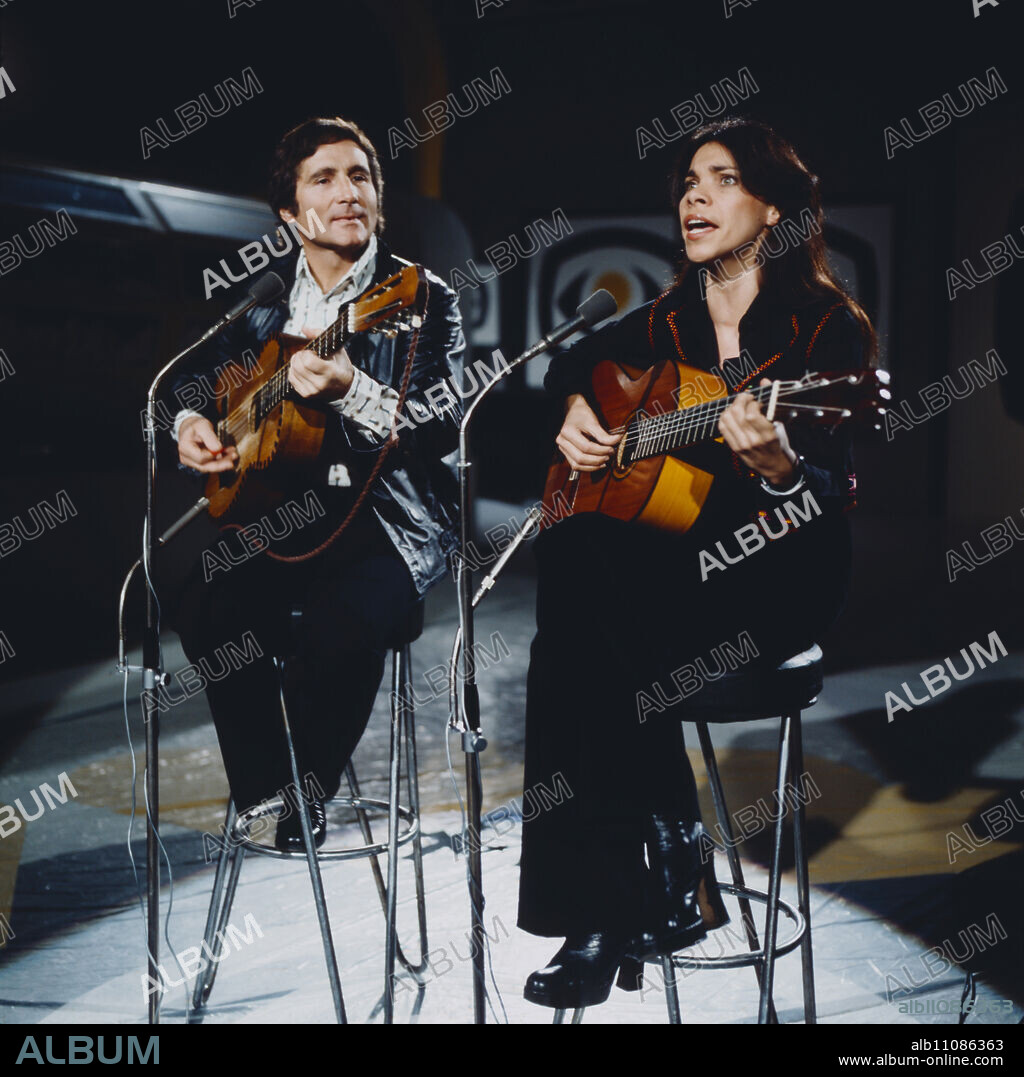 Freddy Quinn and Olivia Molina, in a duet with guitars at an ARD performance, 1974.