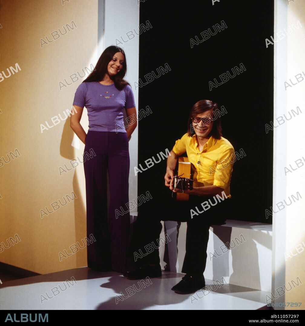 Inga and Wolf, Ingrid and Wolfgang Preuss, German vocal duo, TV performance circa 1974.