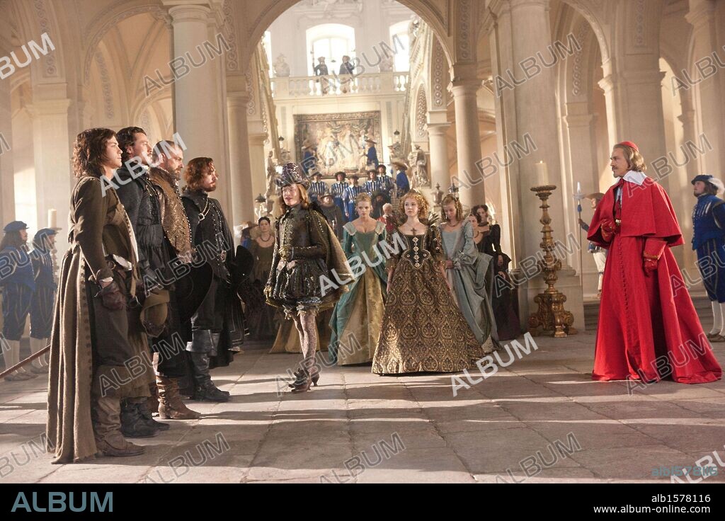 CHRISTOPH WALTZ, GABRIELLA WILDE, JUNO TEMPLE, LOGAN LERMAN, LUKE EVANS, MATTHEW MACFADYEN y RAY STEVENSON en LOS TRES MOSQUETEROS, 2011 (THE THREE MUSKETEERS), dirigida por PAUL W. S. ANDERSON. Copyright CONSTANTIN FILM PRODUCKTION/IMPACT PICTURES.