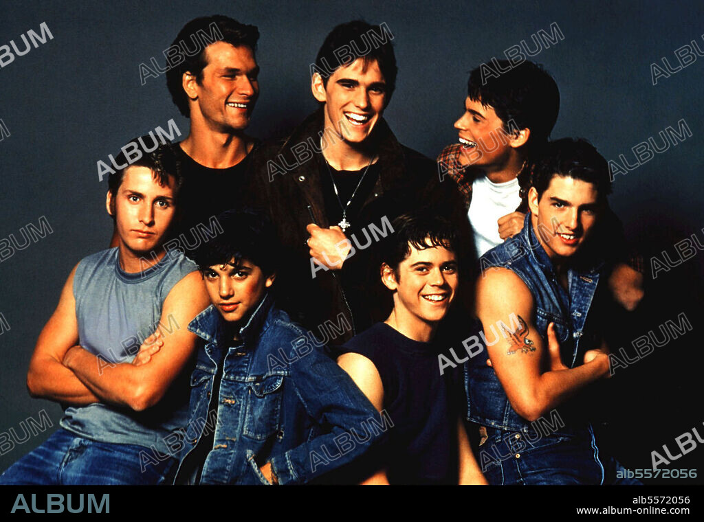 C. THOMAS HOWELL, EMILIO ESTEVEZ, MATT DILLON, PATRICK SWAYZE, RALPH MACCHIO, ROB LOWE and TOM CRUISE in THE OUTSIDERS, 1983, directed by FRANCIS FORD COPPOLA. Copyright WARNER BROTHERS.