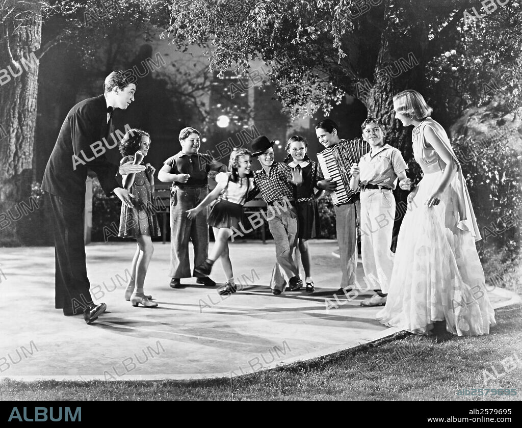 JAMES STEWART y JEAN ARTHUR en VIVE COMO QUIERAS, 1938 (YOU CAN'T TAKE IT WITH YOU), dirigida por FRANK CAPRA. Copyright COLUMBIA PICTURES.