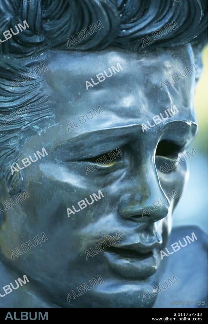 Statue of James Dean, head detail, in Griffith Park Observatory, Los Angeles *** Local Caption ***.