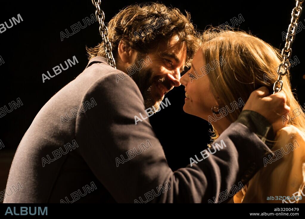 EDUARDO NORIEGA y MICHELLE JENNER en NUESTROS AMANTES, 2016, dirigida por MIGUEL ANGEL LAMATA. Copyright BEMYBABY FILMS.