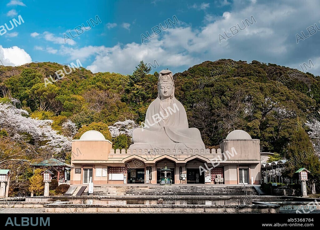 Giant Buddha statue, Ryozen Kannon statue, KÅdaiji Temple, Shimokawaracho, Kyoto, Japan, Asia.