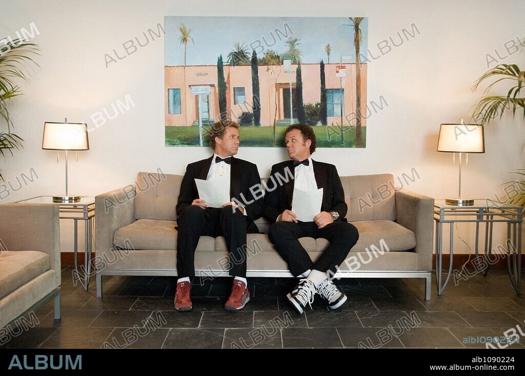 JOHN C. REILLY y WILL FERRELL en HERMANOS POR PELOTAS, 2008 (STEP BROTHERS), dirigida por ADAM MCKAY. Copyright APATOW PRODUCTIONS / LAMANA, GEMMA.