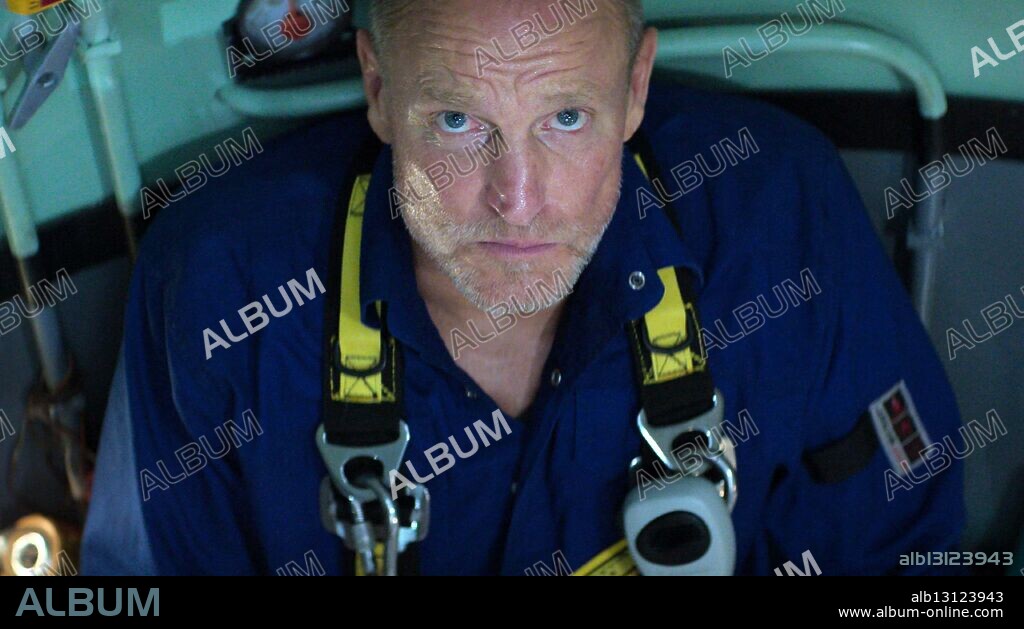 WOODY HARRELSON en SIN OXIGENO, 2025 (LAST BREATH), dirigida por ALEX PARKINSON. Copyright DARK CASTLE ENTERTAINMENT.
