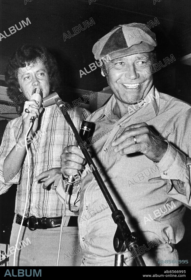 LYSEKIL 1972-06-28.. Ulf Elfving och Gunnar Gren i Lysekil. *** Local Caption *** GP Foto: Kamerareportage / TT / Kod: 2524.