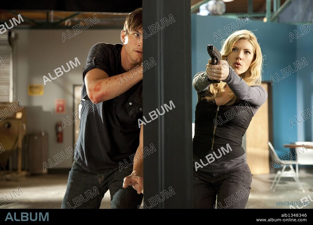 ASHTON KUTCHER and KATHERYN WINNICK in KILLERS, 2010, directed by ROBERT LUKETIC. Copyright KATALYST FILMS/LIONSGATE.
