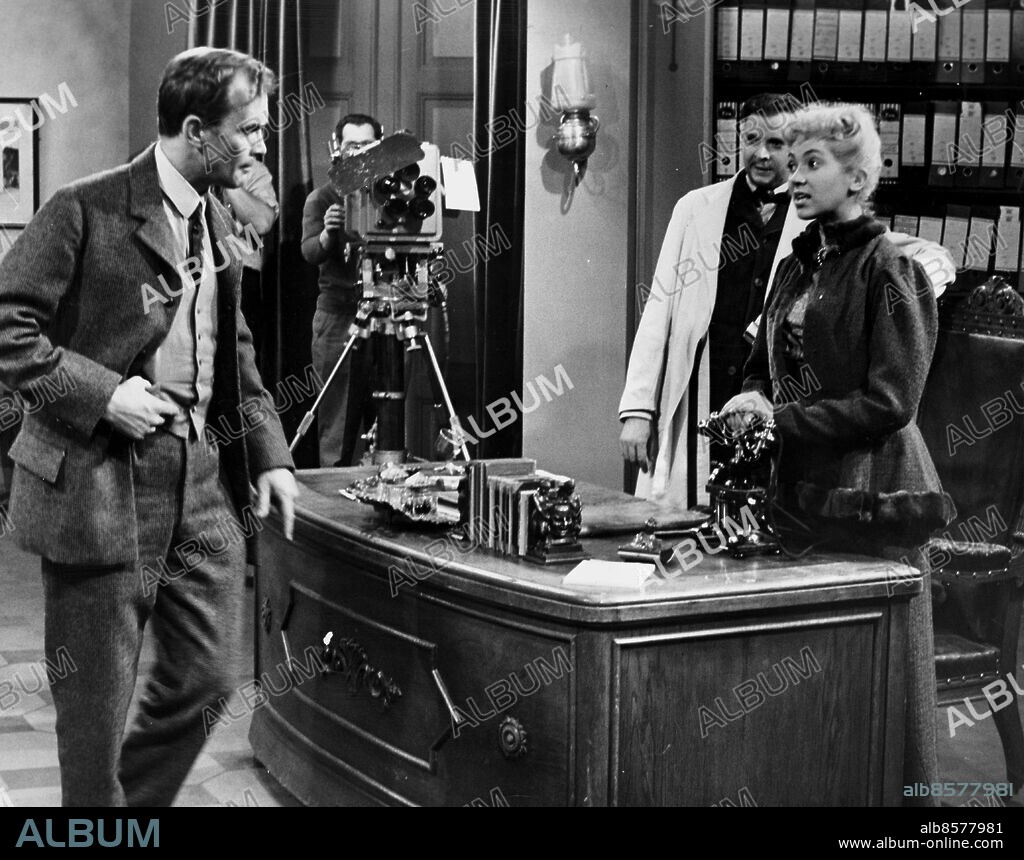 STOCKHOLM 610503 - Birger Malmsten, Kurt-Olof Sundström och Helena Reuterblad i TV-pjäsen "Dödens Arlekin" av Hjalmar Bergman. Foto: Arne Schweitz Kod: 1049 . COPYRIGHT SCANPIX SWEDEN.
