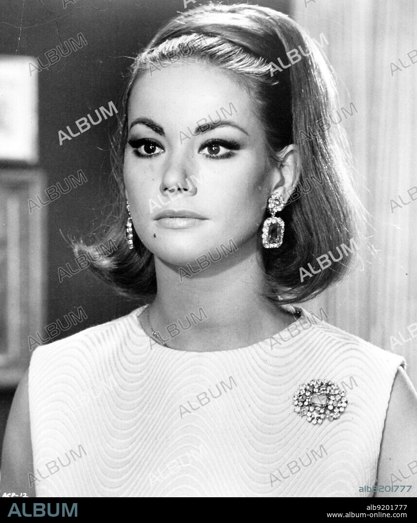CLAUDINE AUGER en PROBLEMAS EXTRACONYUGALES, 1968 (LE DOLCI SIGNORE), dirigida por LUIGI ZAMPA. Copyright DOCUMENTO FILMS.