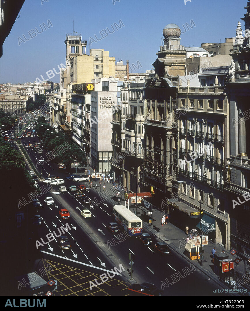 CALLE ALCALA HACIA LA CIBELES DESDE LA TERRAZA DEL CASINO DE MADRID - FOTO AÑOS 80.