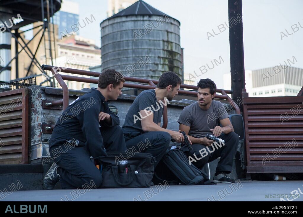 TAYLOR LAUTNER in TRACERS, 2015, directed by DANIEL BENMAYOR. Copyright TEMPLE HILL ENTERTAINMEMT.