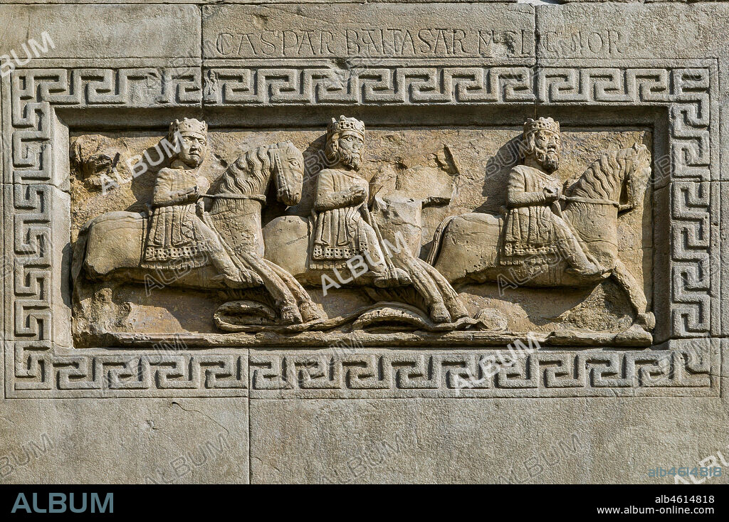 Fidenza, Duomo (St. Donnino Cathedral), Façade: the bas-relief with "Procession of the Magi on horseback". Work by Benedetto Antelami and his workshop.