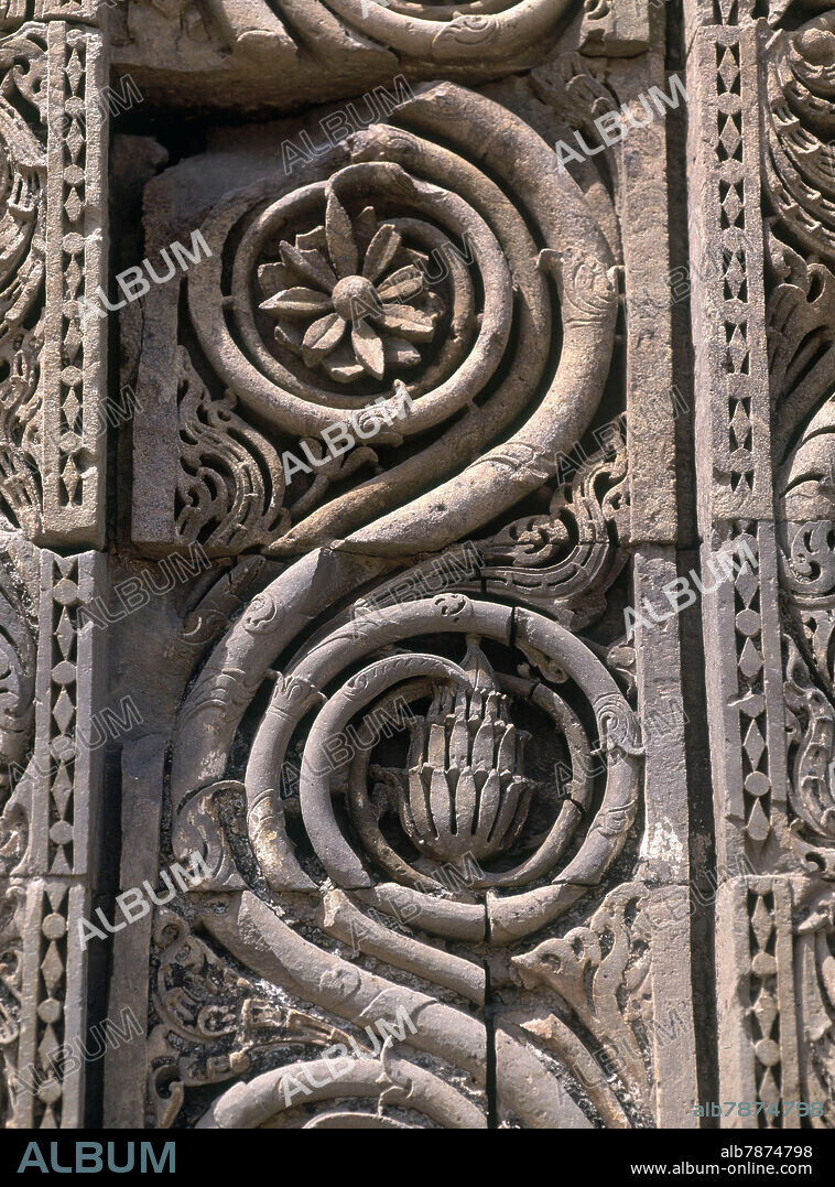 DET DECORACION FLORAL DEL MURO DE LA MEZQUITA-ARTE HINDU.