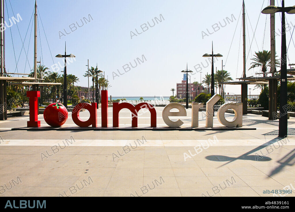 Almería, Andalusia, Spain, Europe.. Avenida Federico García Lorca, La Rambla of Almeria. The end of the Rambla with the inscription I Love Almeria.