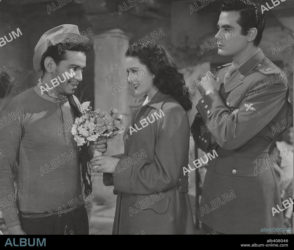 CANTINFLAS in EL PORTERO, 1950, directed by MIGUEL M. DELGADO. Copyright POSA FILMS, S.A.