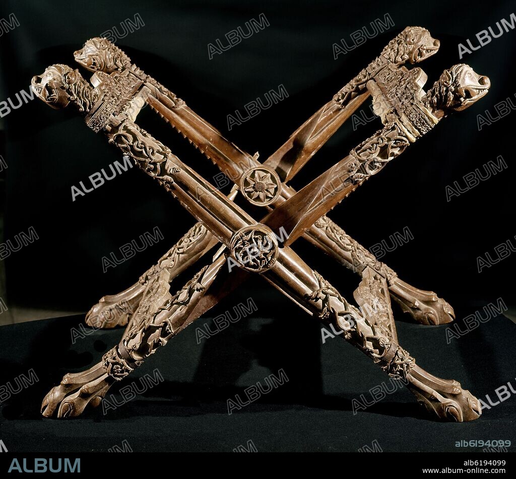 SILLA DE SAN RAMON DEL SIGLO IX REALIZADA EN MADERA DE BOJ.