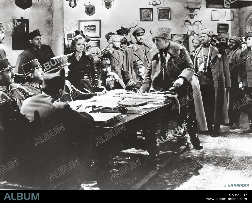MARLENE DIETRICH in DISHONORED, 1931, unter der Regie von JOSEF VON STERNBERG. Copyright PARAMOUNT PICTURES.