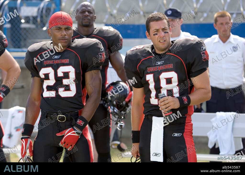 ADAM SANDLER and NELLY in THE LONGEST YARD, 2005, directed by PETER SEGAL. Copyright PARAMOUNT PICTURES / BENNETT, TRACY.