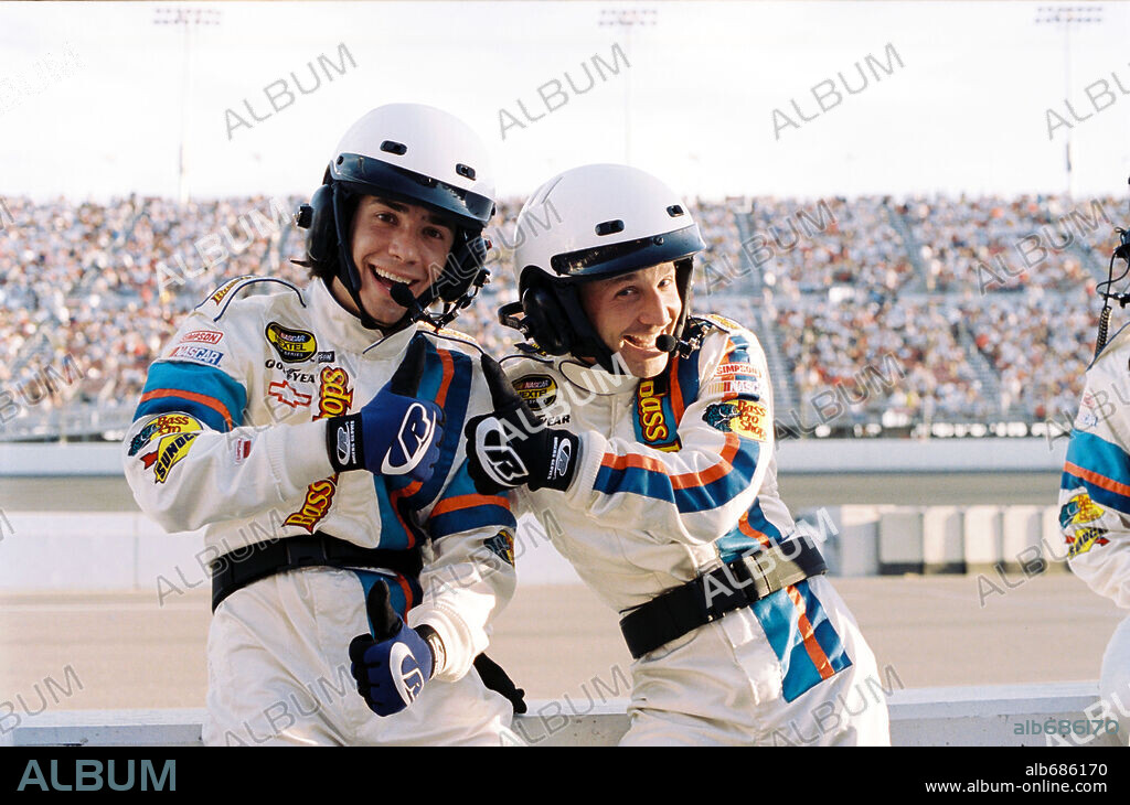 BRECKIN MEYER und JUSTIN LONG in HERBIE: FULLY LOADED, 2005, unter der Regie von ANGELA ROBINSON. Copyright WALT DISNEY PICTURES / CARTWRIGHT, R.