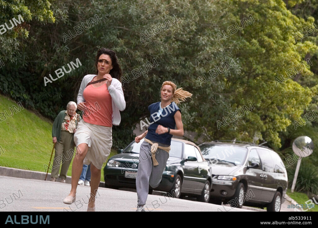 PAZ VEGA y TEA LEONI en SPANGLISH, 2004, dirigida por JAMES L. BROOKS. Copyright COLUMBIA PICTURES / MARSHAK, BOB.