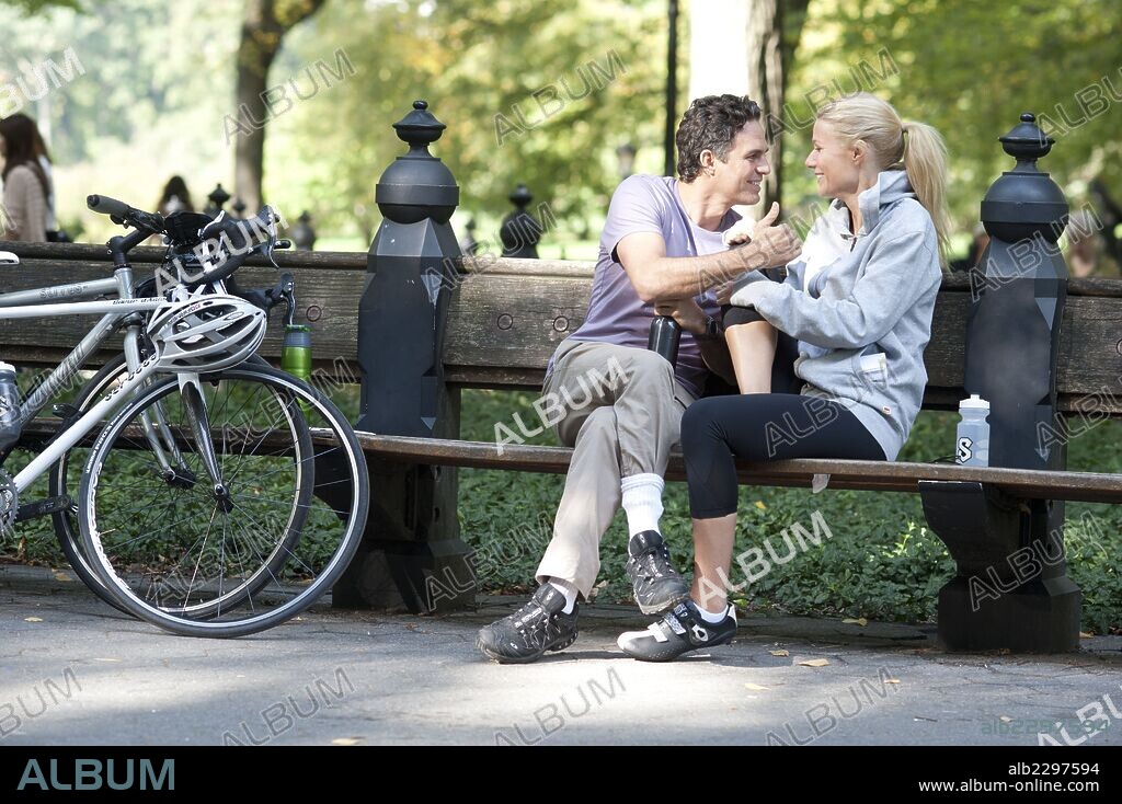 GWYNETH PALTROW and MARK RUFFALO in THANKS FOR SHARING, 2012, directed by STUART BLUMBERG. Copyright CLASS 5 FILMS/OLYMPUS PICTURES.