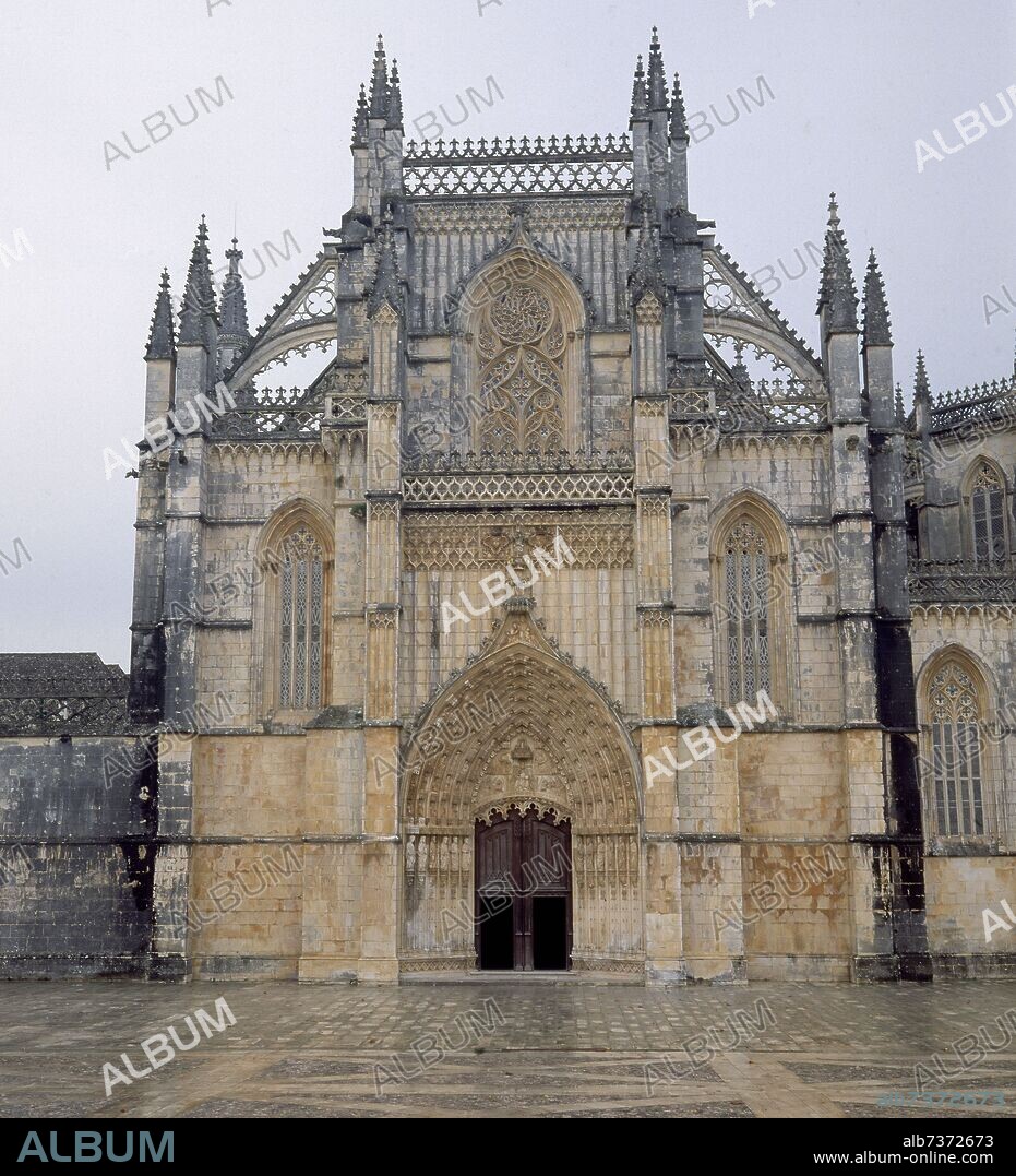 MONASTERIO DE BATALHA COMENZADO EN 1388 Y CONCLUIDO EN EL SIGLO XVI - GOTICO MANUELINO-FACHADA DEL MONASTERIO DE BATALHA - ESTILO OJIVAL.