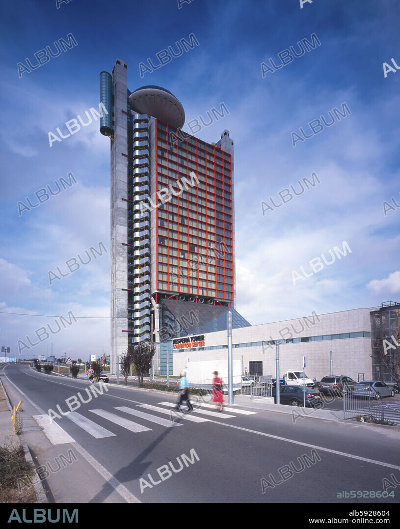 NEW HESPERIA TOWER HOTEL (2006) Morning view of the tower.