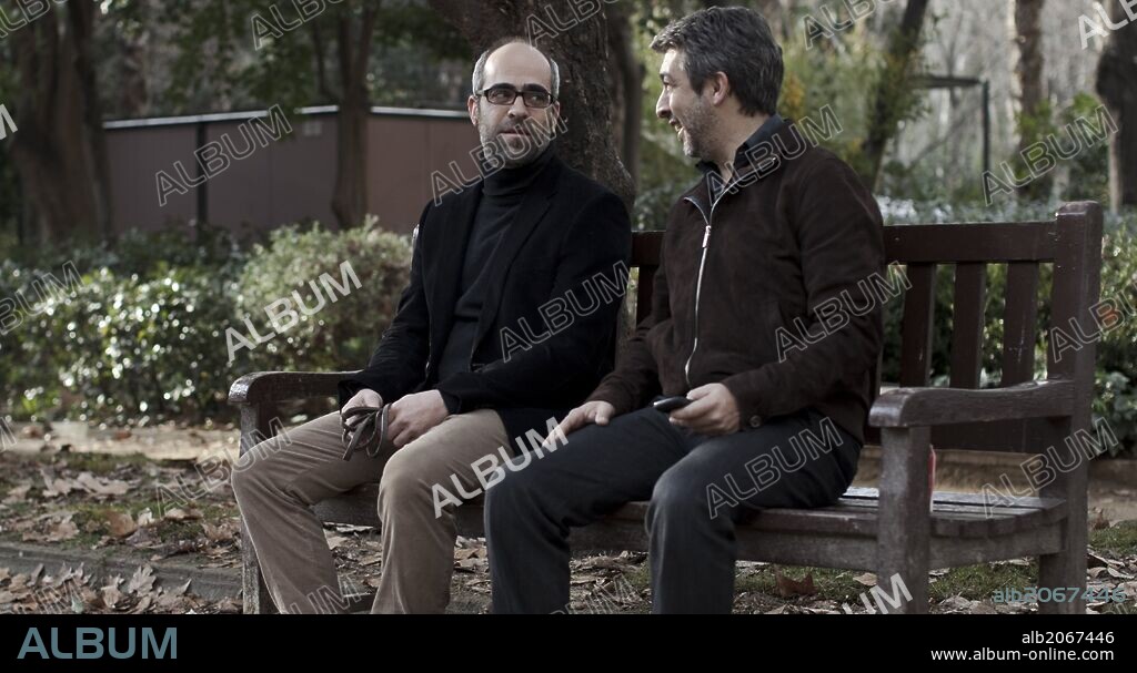 LUIS TOSAR y RICARDO DARIN en UNA PISTOLA EN CADA MANO, 2012, dirigida por CESC GAY. Copyright AUDIOVISUAL AVAL SGR.