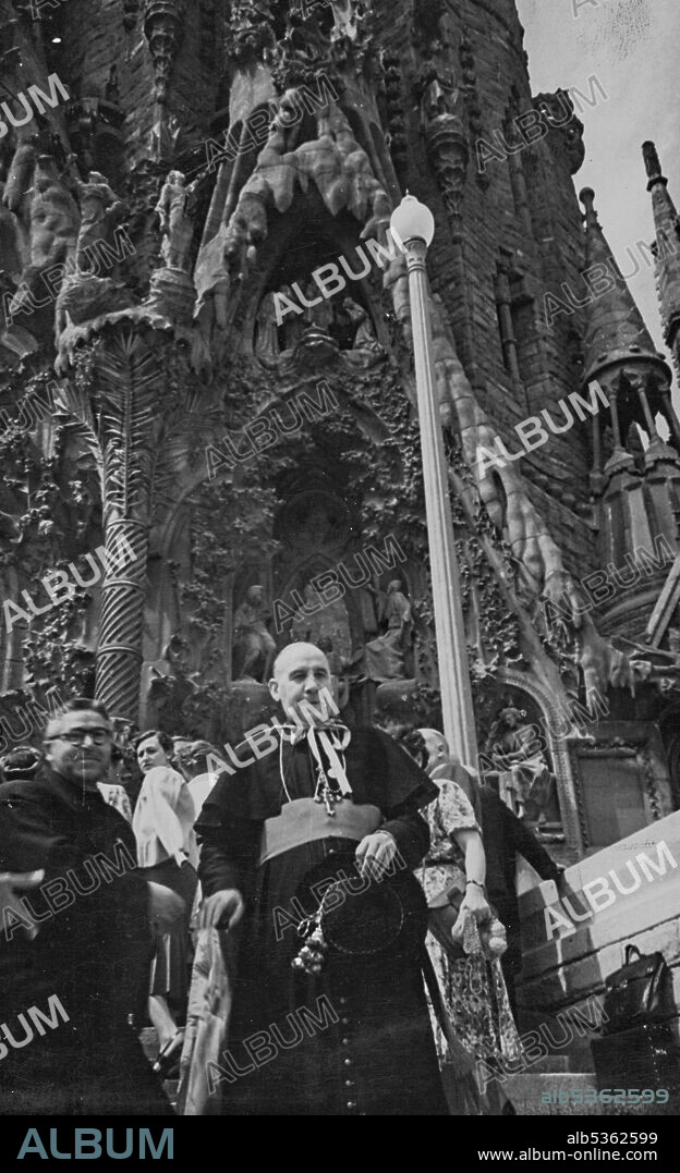 Sagrada Familia: Gregorio Modrego Casaus, archbishop of Barcelona, in front of the Nativity Facade during the annual festival of the temple, 1956.