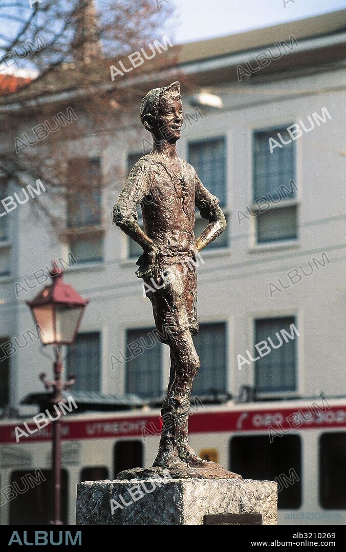Het Lieverdje, Little Darling, 1960, bronze statue by Carel Kneulman (1915-2008), Amsterdam, Netherlands.