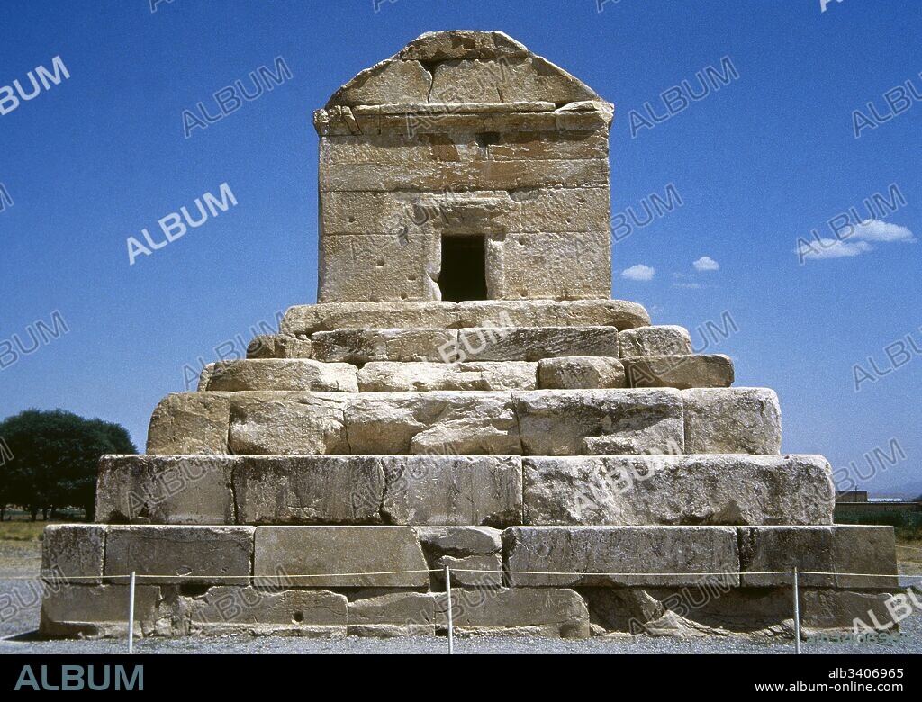 Ciro II el Grande (m. -530). Rey persa (h. -559 a-530). Después de suceder a su padre, Cambises I, consolidó su poder uniendo bajo su mando las principales tribus persas y, apoyado por Babilonia, se rebeló contra su soberano Astiages (h. -553). Mausoleo de Ciro II "el Grande". Pasargada. República Islámica de Irán.