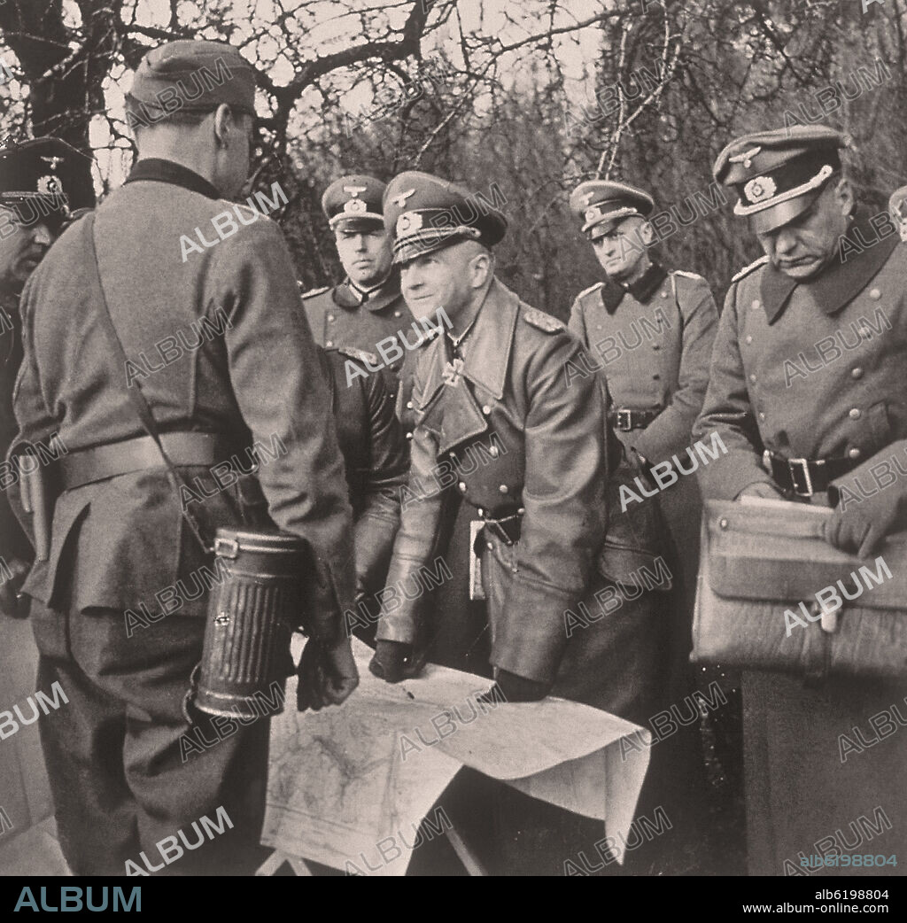 EL GENERAL ROMMEL CON SU ESTADO MAYOR-II GUERRA MUNDIAL.