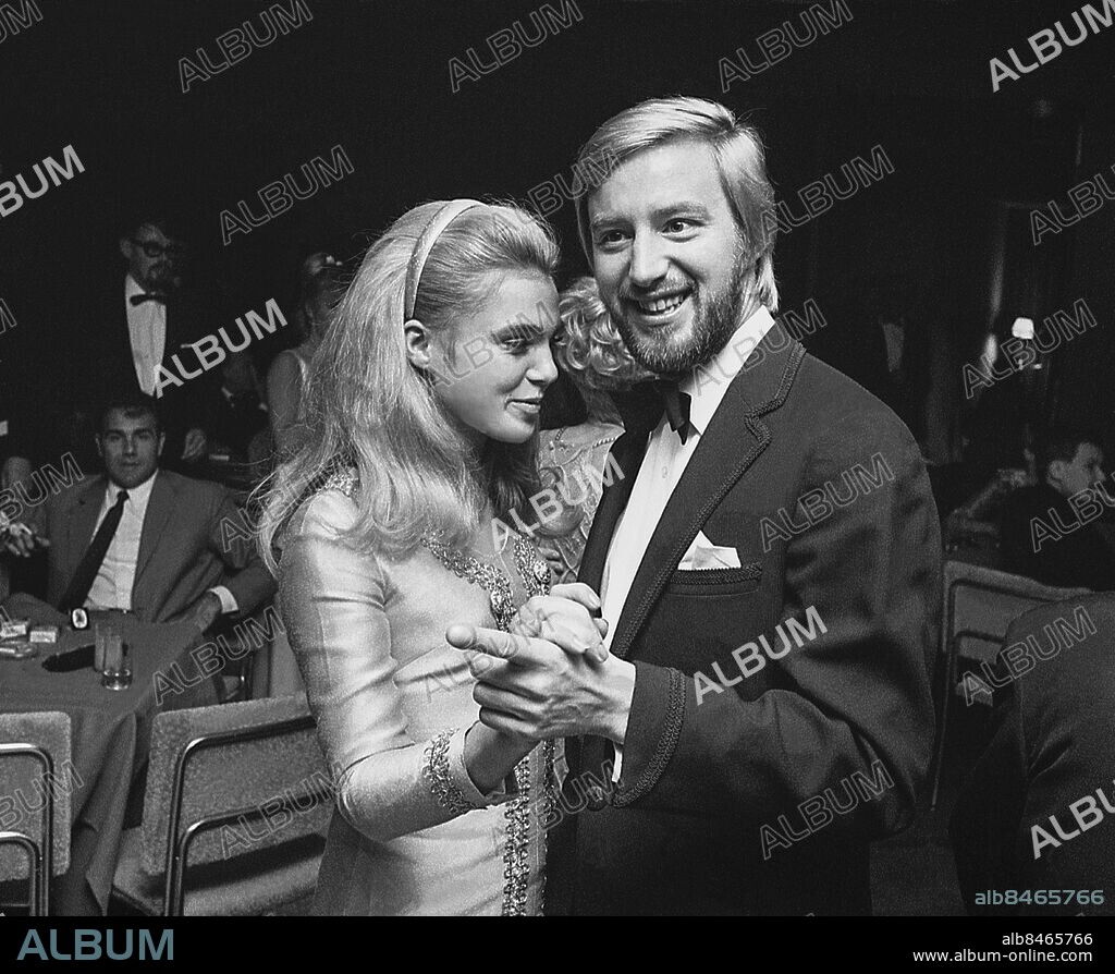 STOCKHOLM 1967-10-09. Skådespelarna Pia Degermark och Thommy Berggren dansar på Guldbaggegalan . Foto: Jan Collsiöö / TT Historical / Kod 1902.
