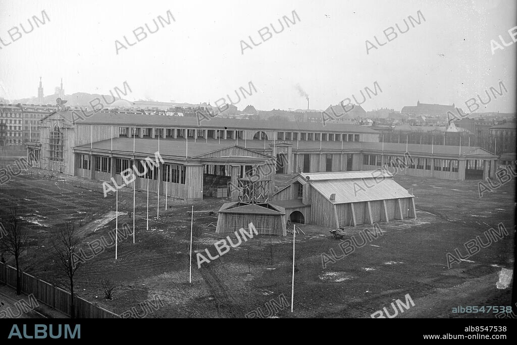 Göteborg 1923-03-16 - Göteborgs Jubileumsutställning - Lantbruksutställningen på Heden - i fonden anar vi minareterna vid Minneshallen - *** Local Caption *** GT - Låda Krep 2012-04. KAMERAREPORTAGE.
