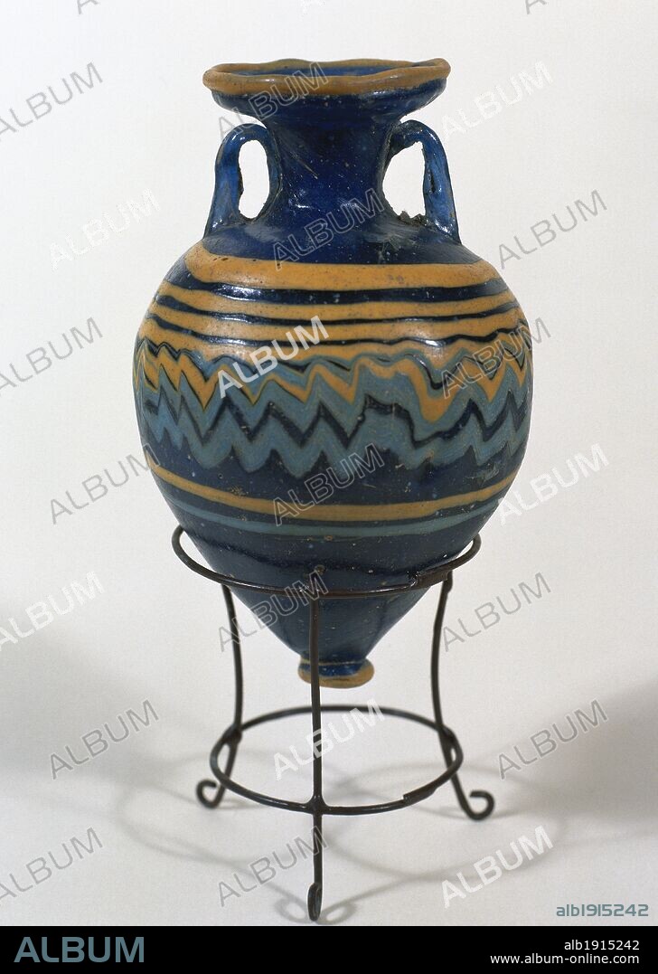 ARTE PUNICO. ESPAÑA. PEQUEÑO VASO DE PERFUME de pasta de vidrio cartaginesa. Datado entre los siglos V-VI a. C. Procede de Empúries (Alt Empordà). Provincia de Girona. Museo Arqueológico de Girona. Cataluña.