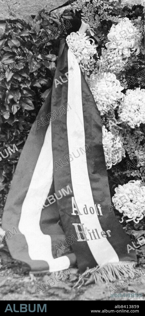 ARKIV 1931-10-31 Wreath from German nazi leader Adolf Hitler at the funeral of Hermann Goring's wife Carin Goring in Lovo church in Stockholm October 31, 1931.. Foto: Dagens Nyheter / TT / Kod: 5. **SvD OUT**.