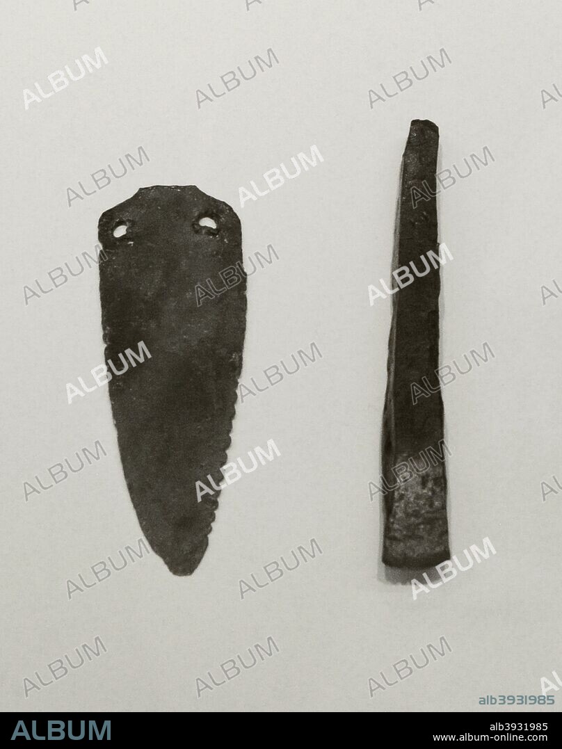 Sierra y escoplo. Calcolítico. Cobre. Procedencia desconocida. Museo Arqueológico Nacional. Madrid. España.