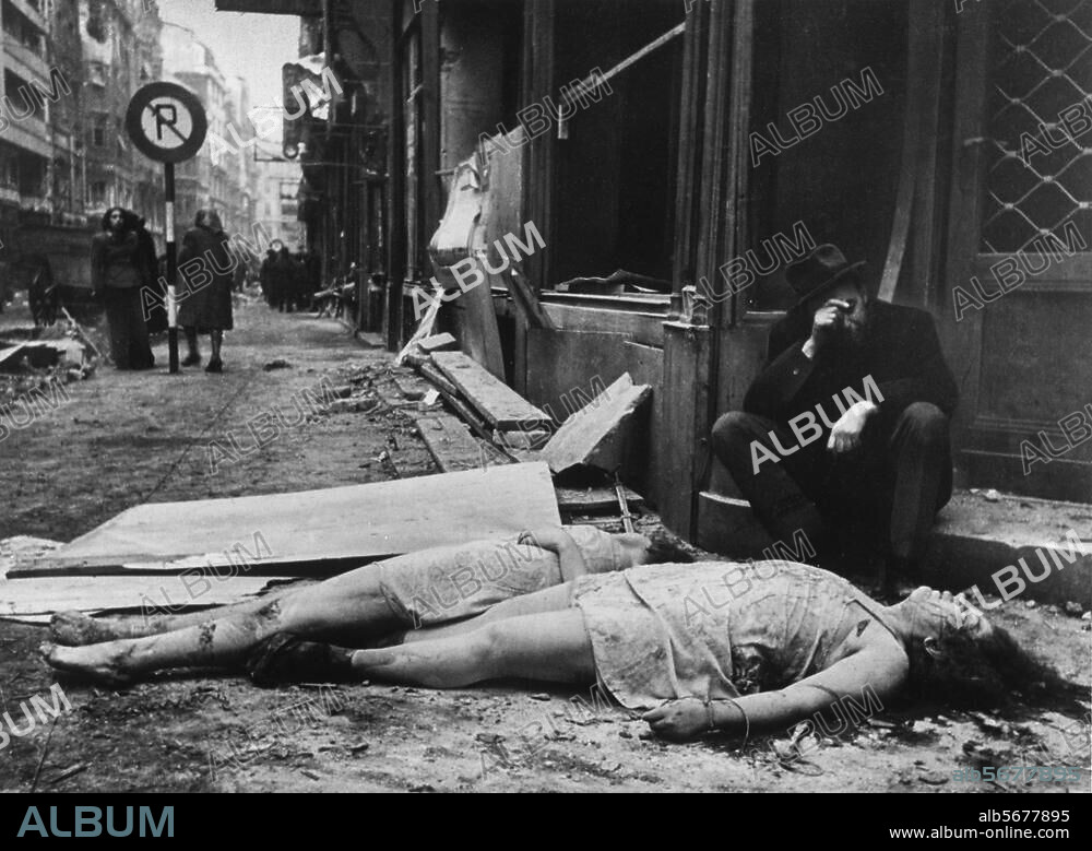 World War II / Hungary / Jewish Pogrom:. Killing of Jews in the Ghetto of Budapest by the paramilitary Arrow Cross Party, on 16th October 1944: (15th October 1944: forming of a fascist government under Szalasi). A Jew mourning, next to the bodies of two killed women. Photo (Chaldej), October 1944.
