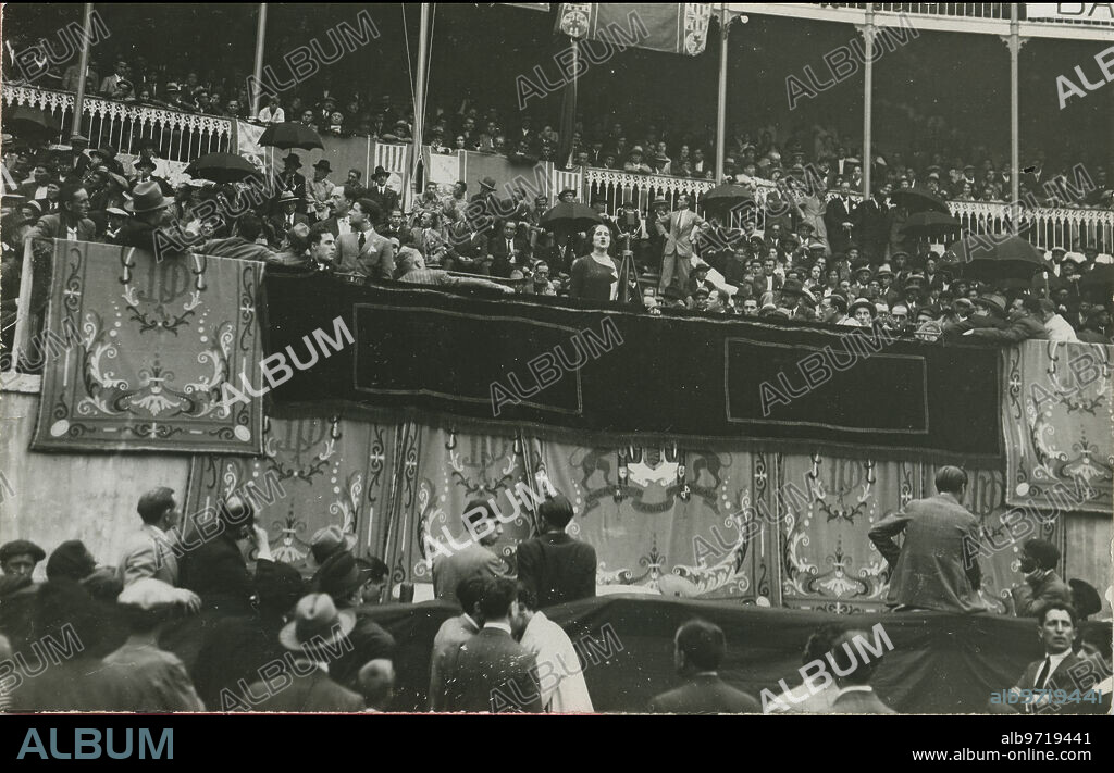 Valladolid, August 1931. Clara Campoamor giving a speech during a rally held in the bullring.