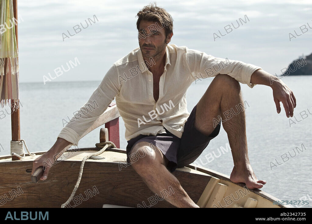 ALEX BATLLORI en PERDONA SI TE LLAMO AMOR, 2014, dirigida por JOAQUIN LLAMAS. Copyright TELECINCO CINEMA.