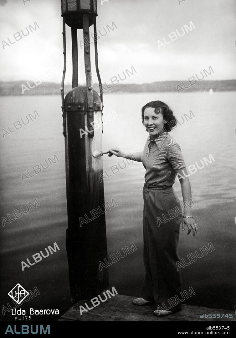 LIDA BAAROVA en TRAIDORES, 1936 (VERRATER), dirigida por KARL RITTER. Copyright UFA INTERNATIONAL.